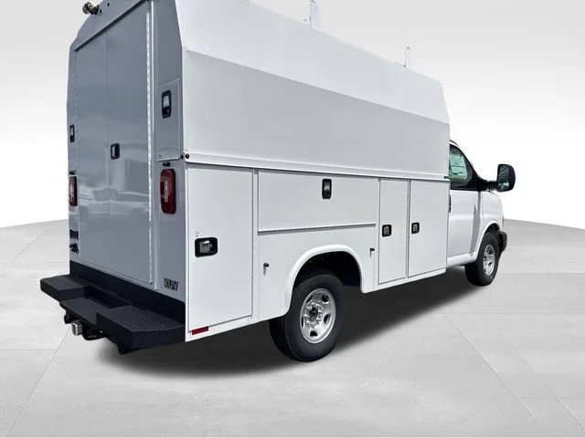 New 2026 Summit White Chevrolet 1WT image 5
