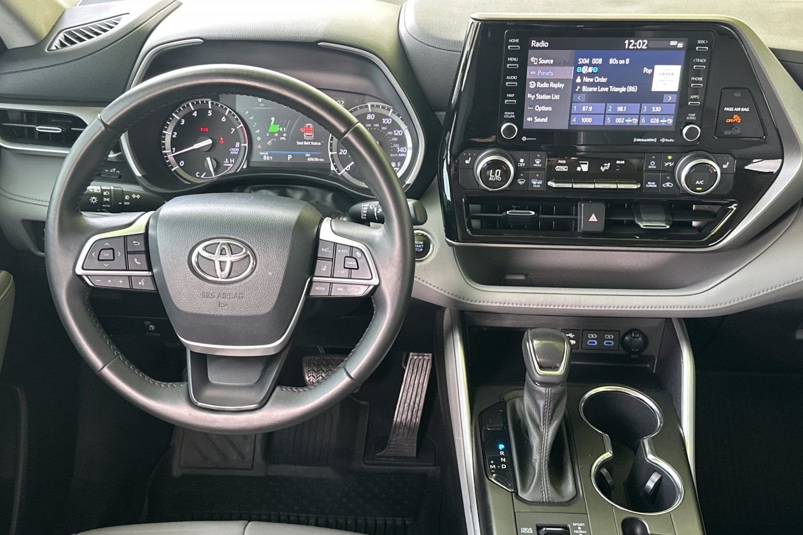 2022 Toyota Highlander XLE - Photo 14