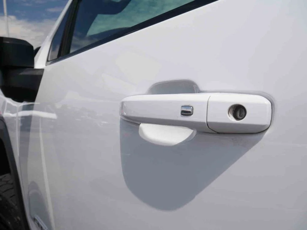 Used 2025 White GMC AT4 image 14
