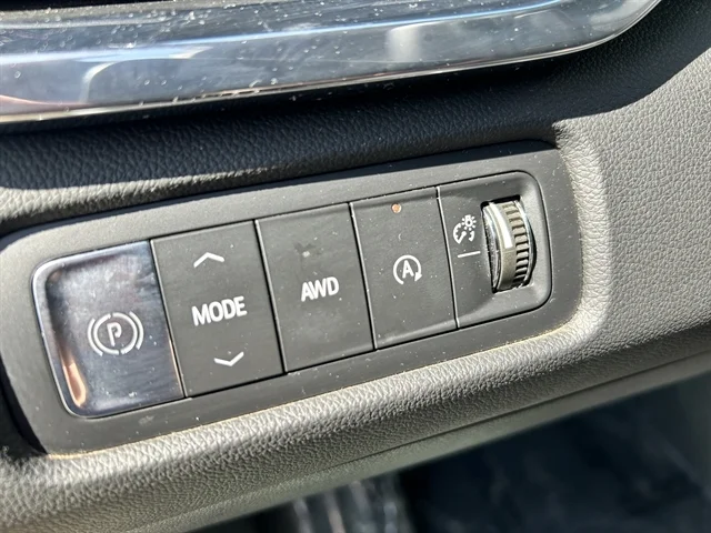 Used 2025 GRAY GMC AWD Elevation image 24
