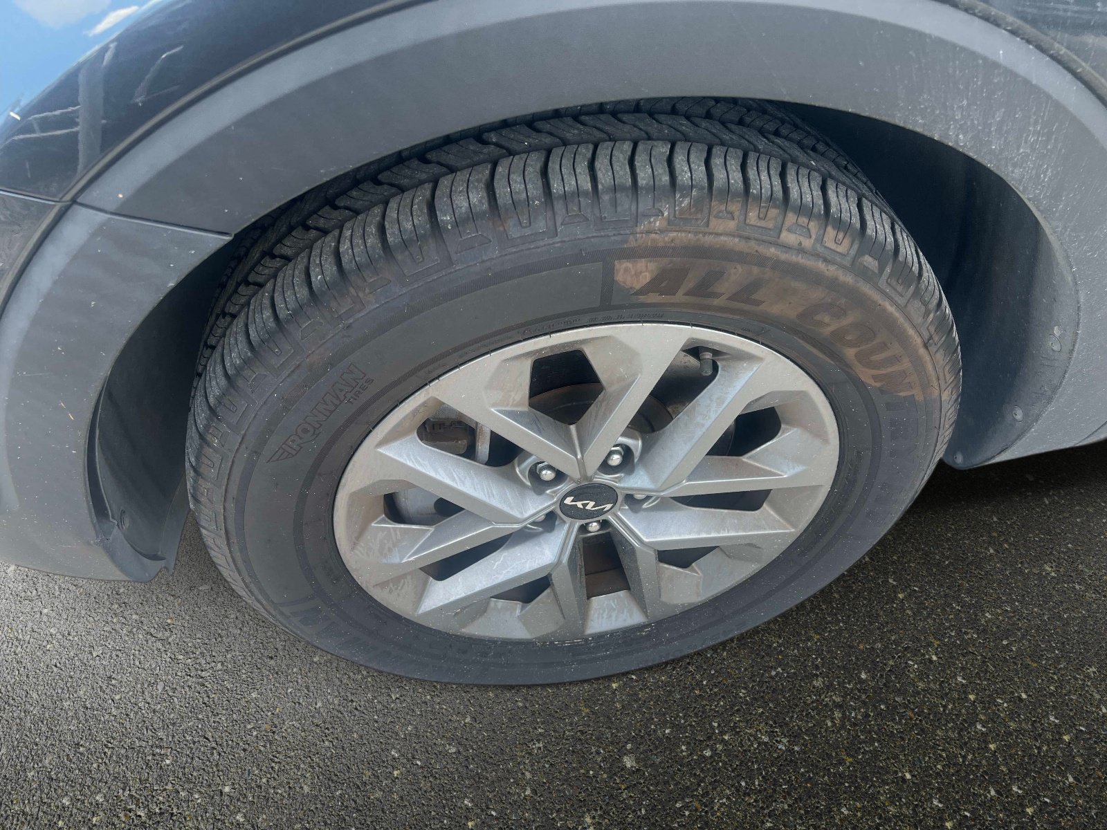 Used 2023 Gravity Gray Kia LX image 3