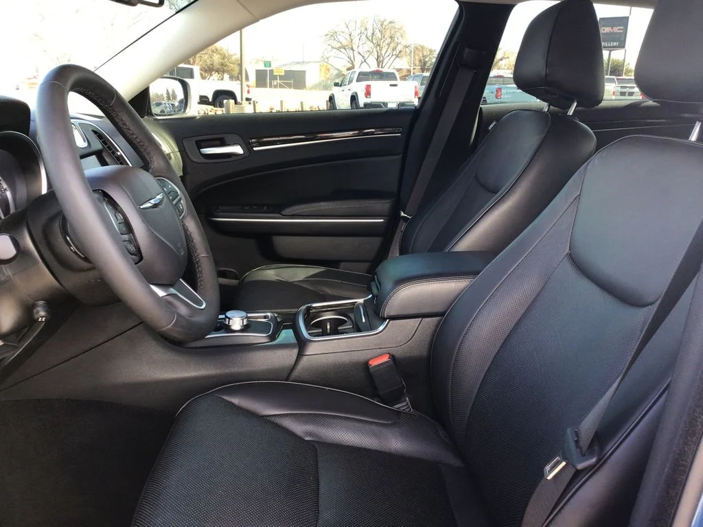 Used 2023 Frostbite Chrysler Touring L image 11
