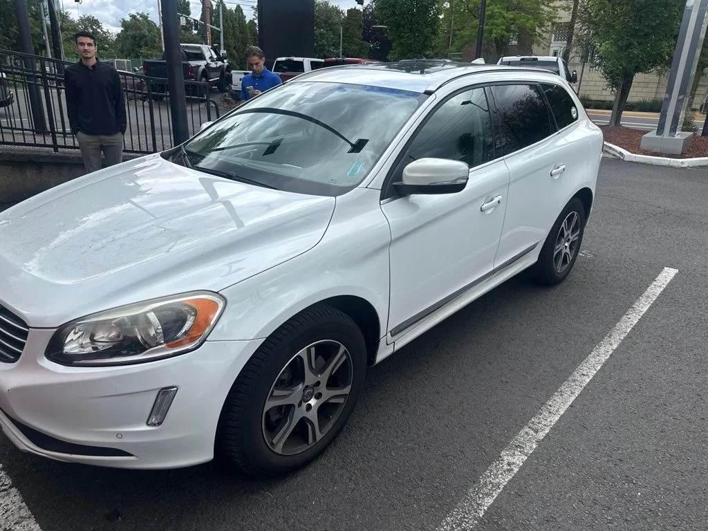 Used 2014 White Volvo  image 4