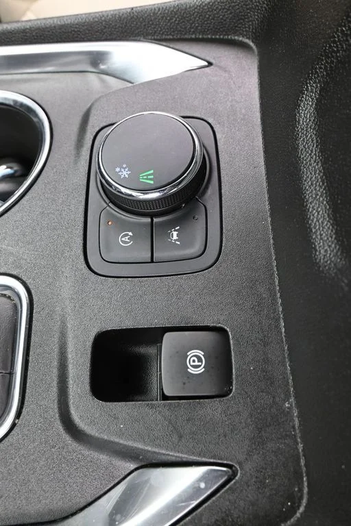 Used 2022 Summit White Chevrolet LS image 21