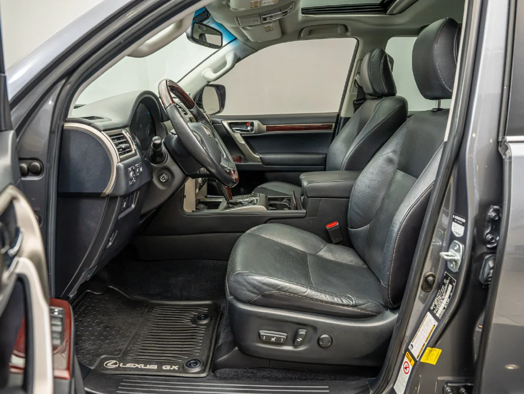 Used 2016 Gray Pearl Lexus 460 image 31