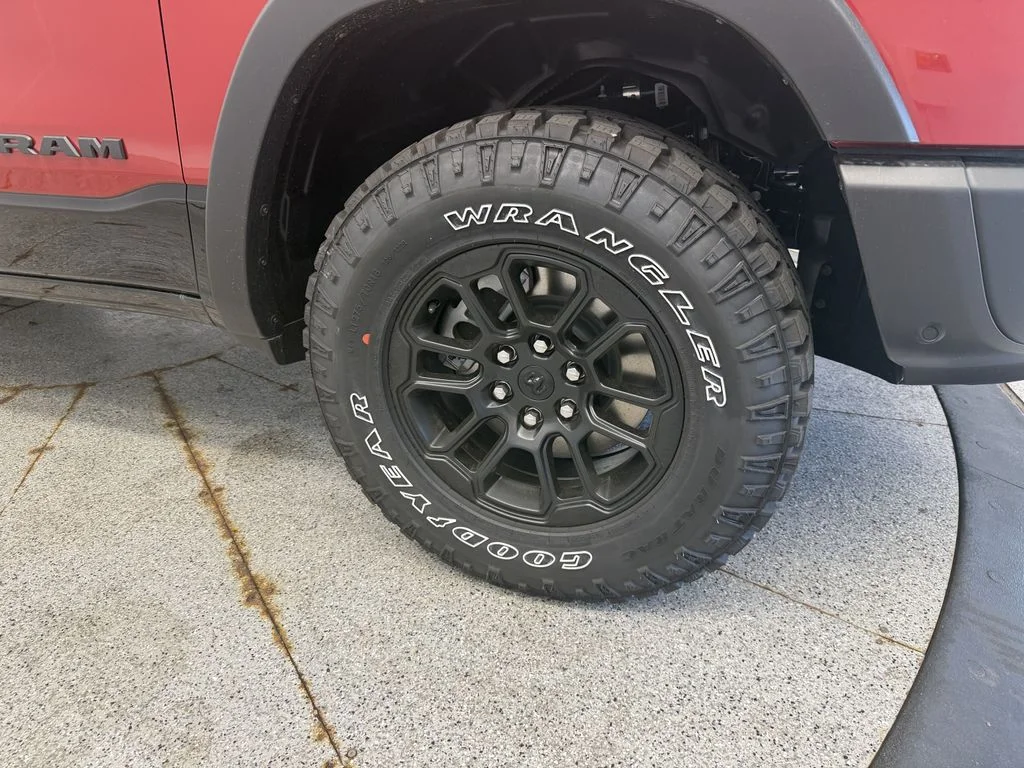 New 2026 Molten Red Pearl-Coat Exterior Paint Ram Rebel image 10