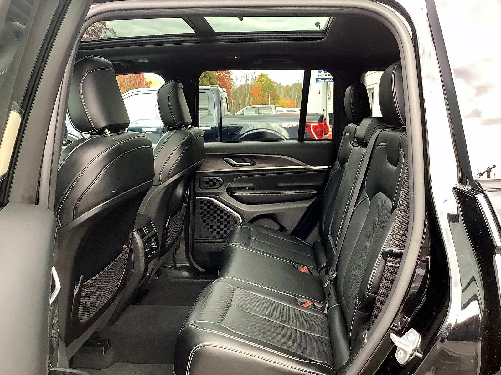 2023 Jeep Grand Cherokee Overland - Photo 31