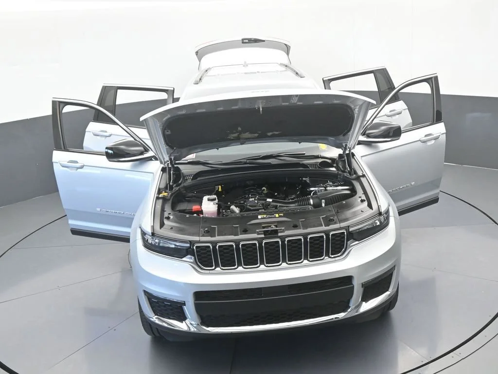 Used 2025 Silver Jeep Limited image 73