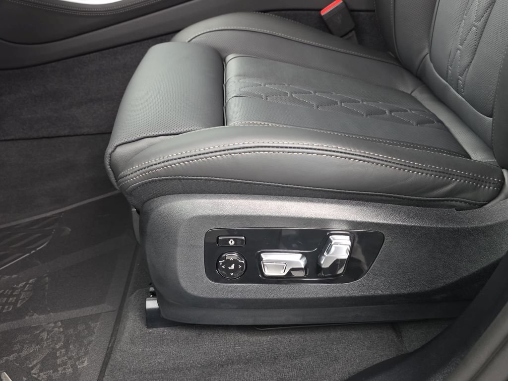 New 2026 Black Sapphire Metallic BMW xDrive50e image 28