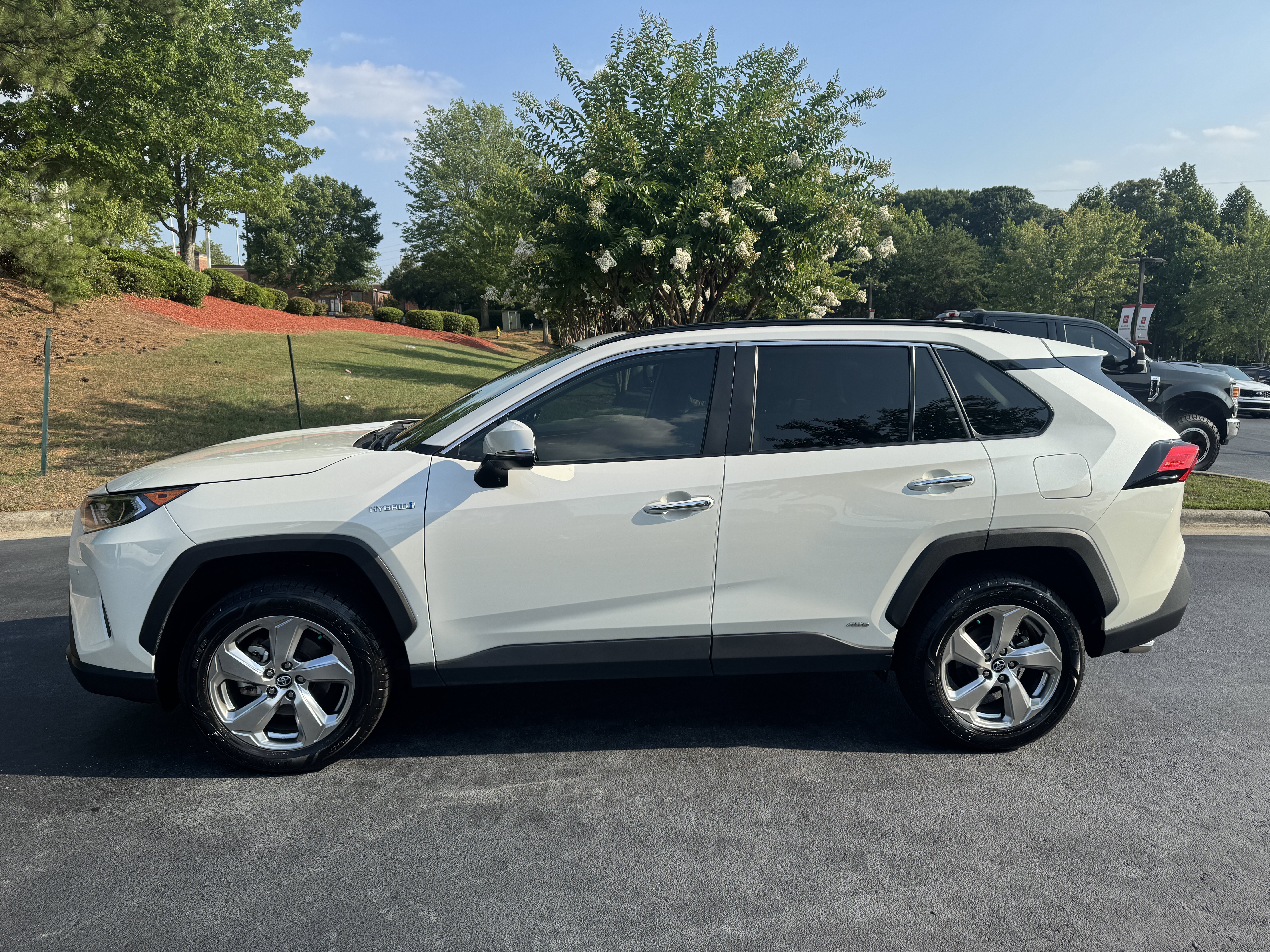 Certified Used 2020 Blizzard Pearl Toyota Hybrid Limited image 7