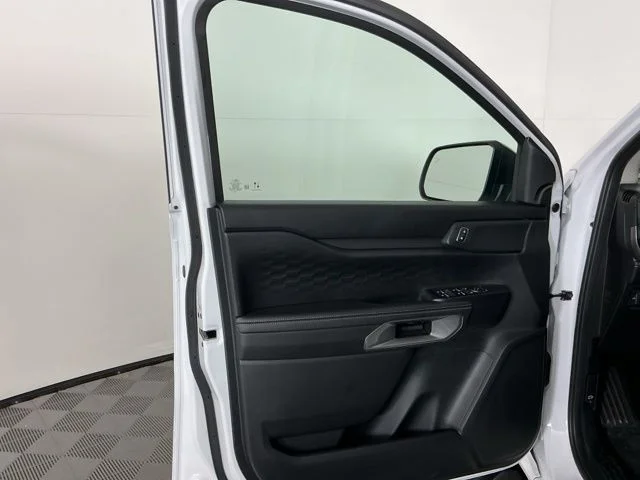 New 2025 Oxford White Ford XLT image 13