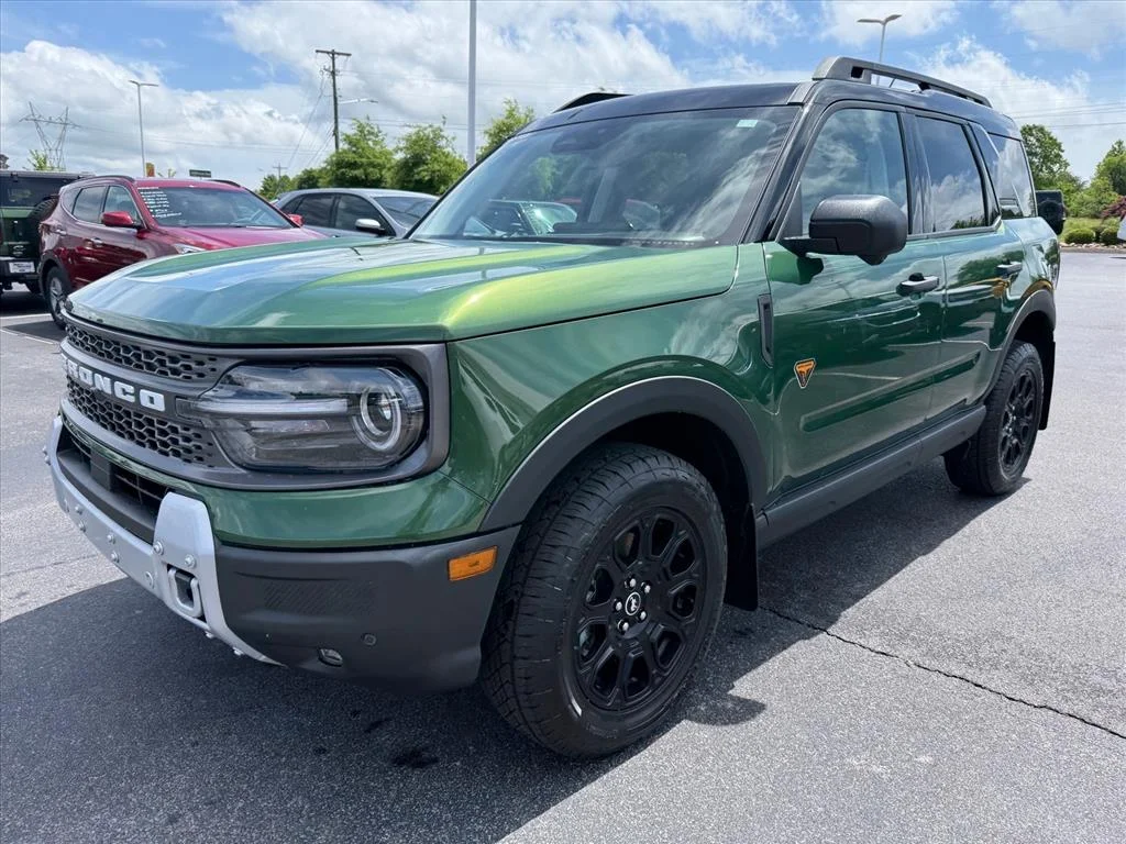 Used 2025 Green Ford Badlands image 4