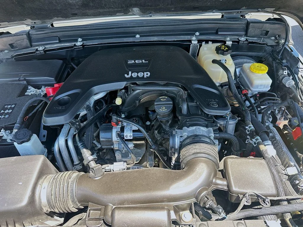 Used 2020 Sting-Gray Clearcoat Jeep Sahara image 31