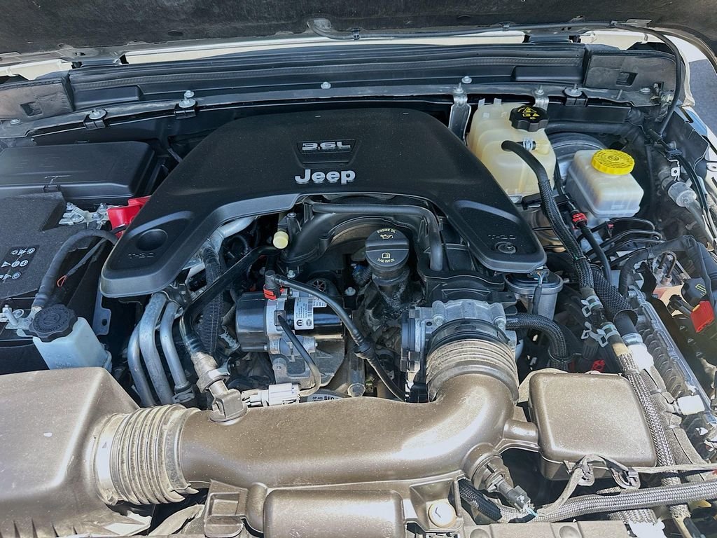 Used 2020 Sting-Gray Clearcoat Jeep Sahara image 32