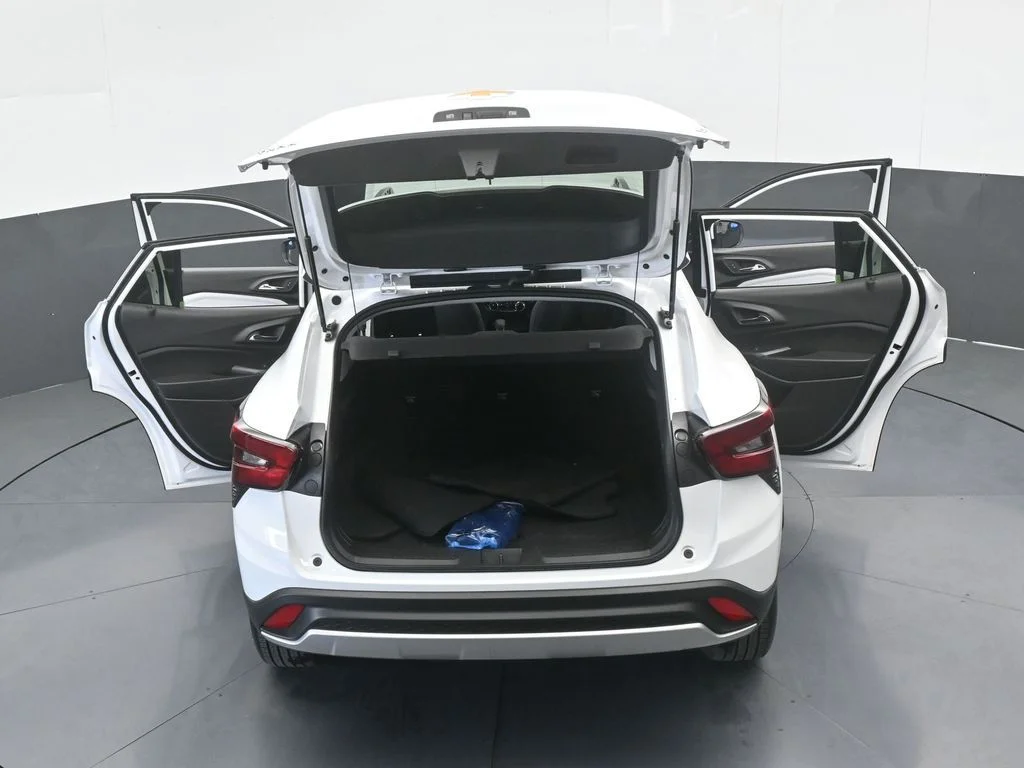 Used 2025 Summit White Chevrolet LT image 68
