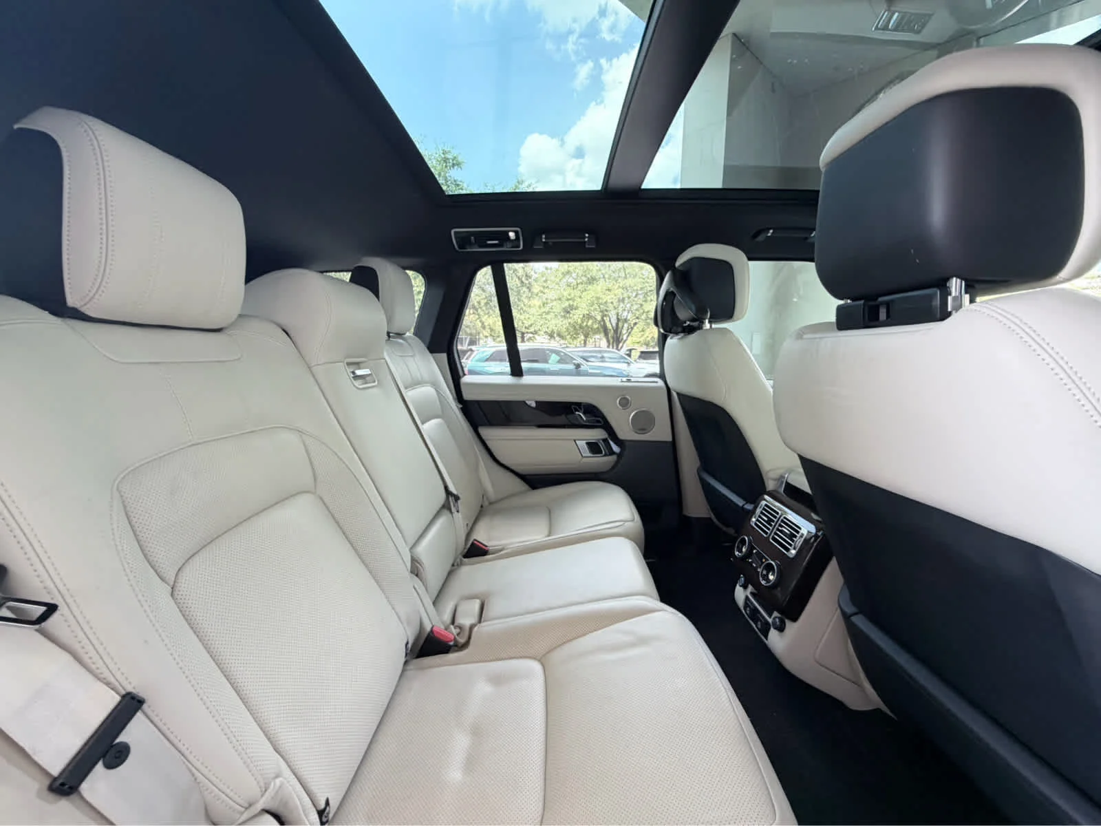 Used 2021  Land Rover Westminster image 31