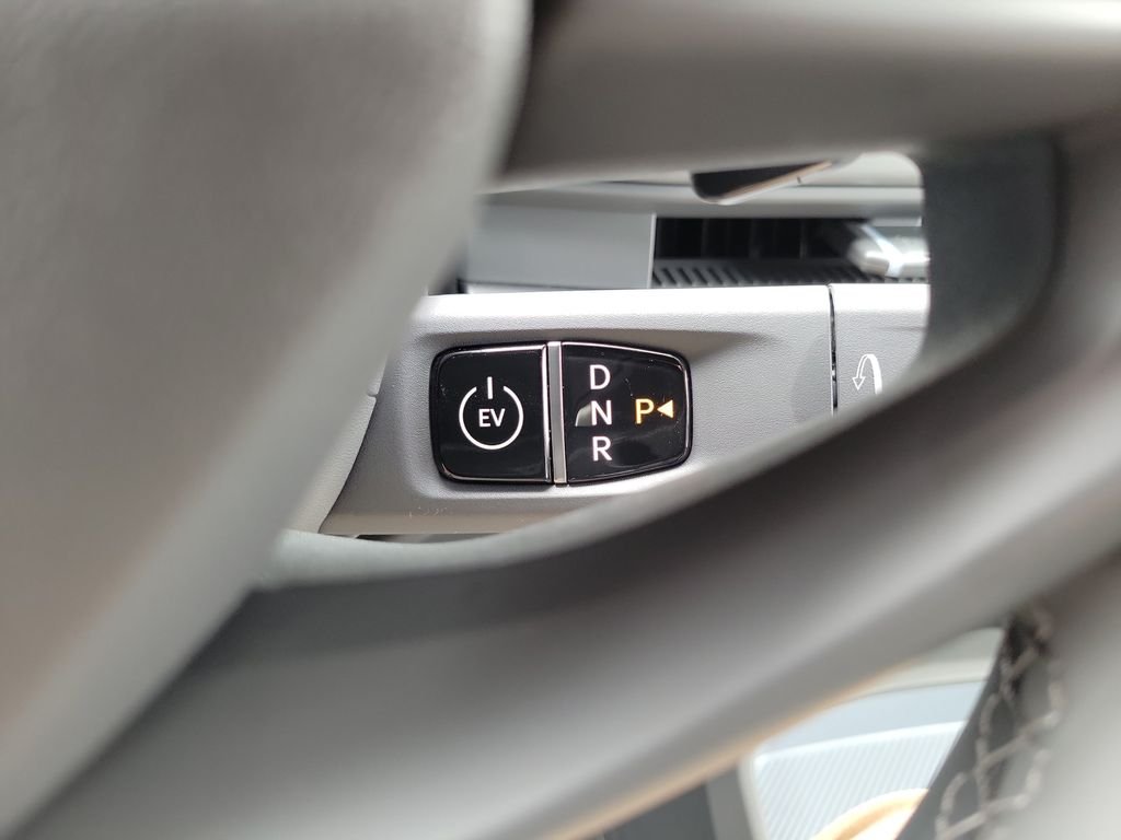 New 2027 Interstellar Gray Kia Wind image 30