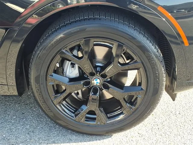 Used 2025 Black BMW xDrive40i image 3