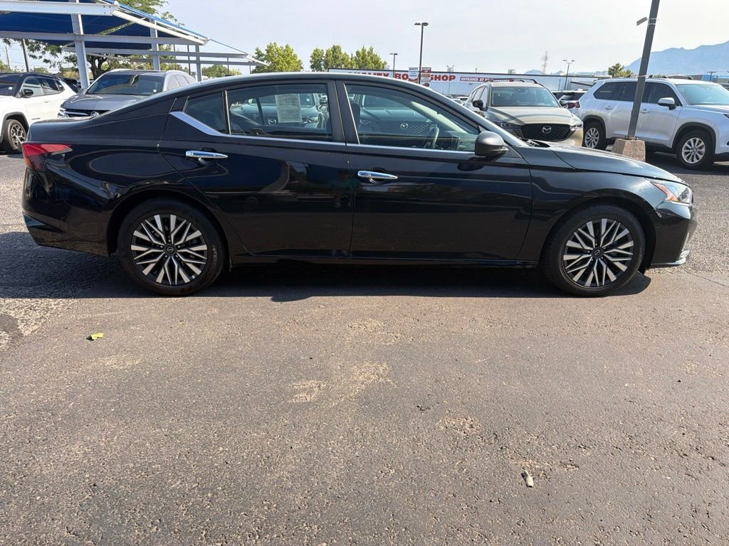 Used 2025 Black Nissan 2.5 SV image 4