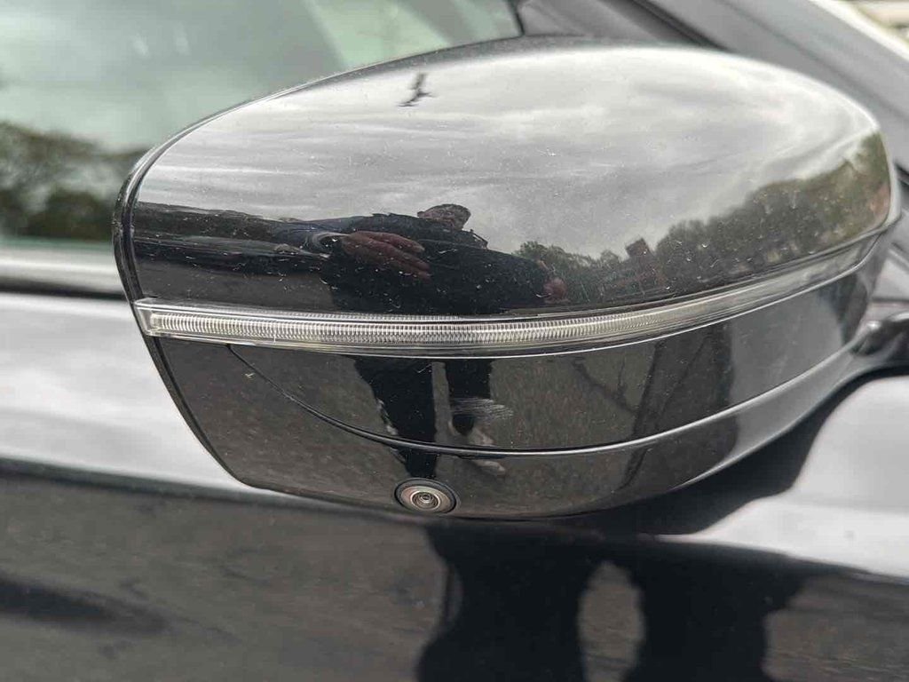 Used 2022 Black BMW 740i image 11