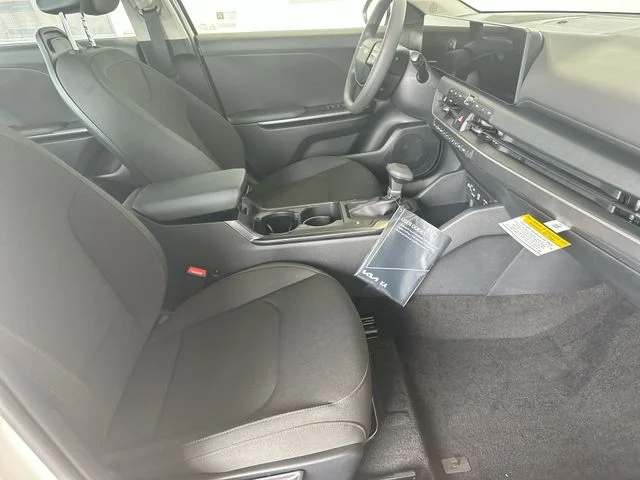 New 2026 Snow White Pearl Kia LXS image 26