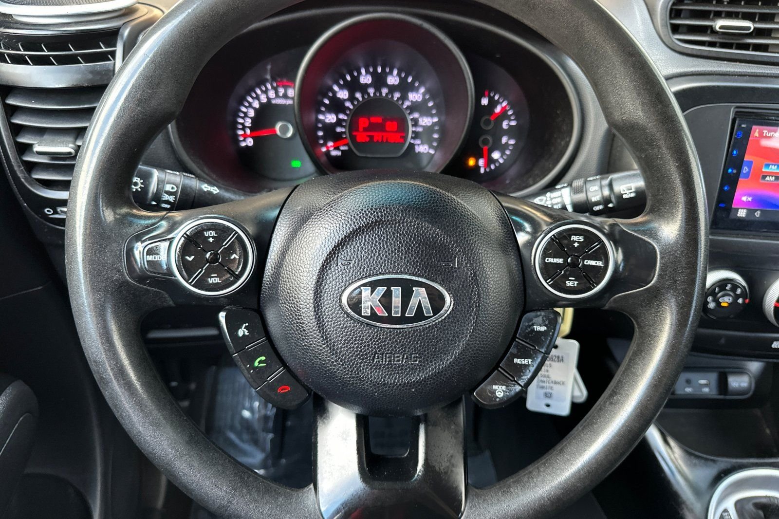 Used 2015 White Kia Base image 23