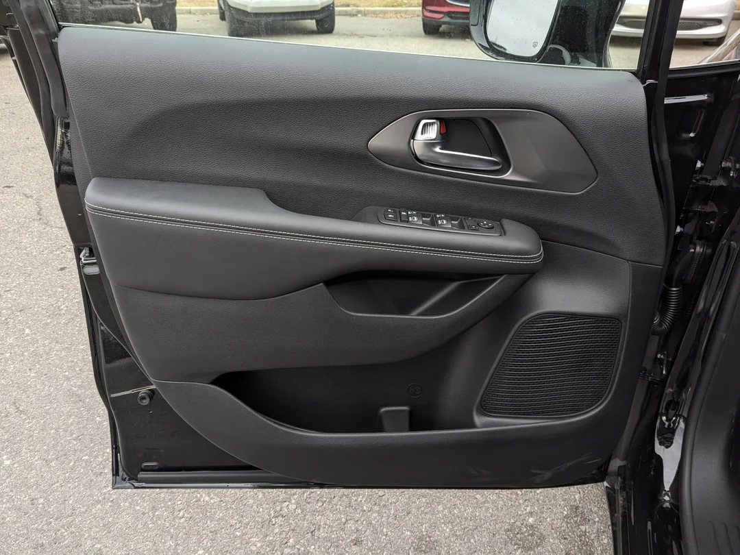 New 2026 Black Chrysler SXT - - FWD - Power Liftgate - Power Sliding Doors - Leather & More! image 12