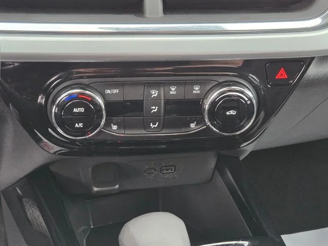 Used 2025 White Chevrolet LT image 31