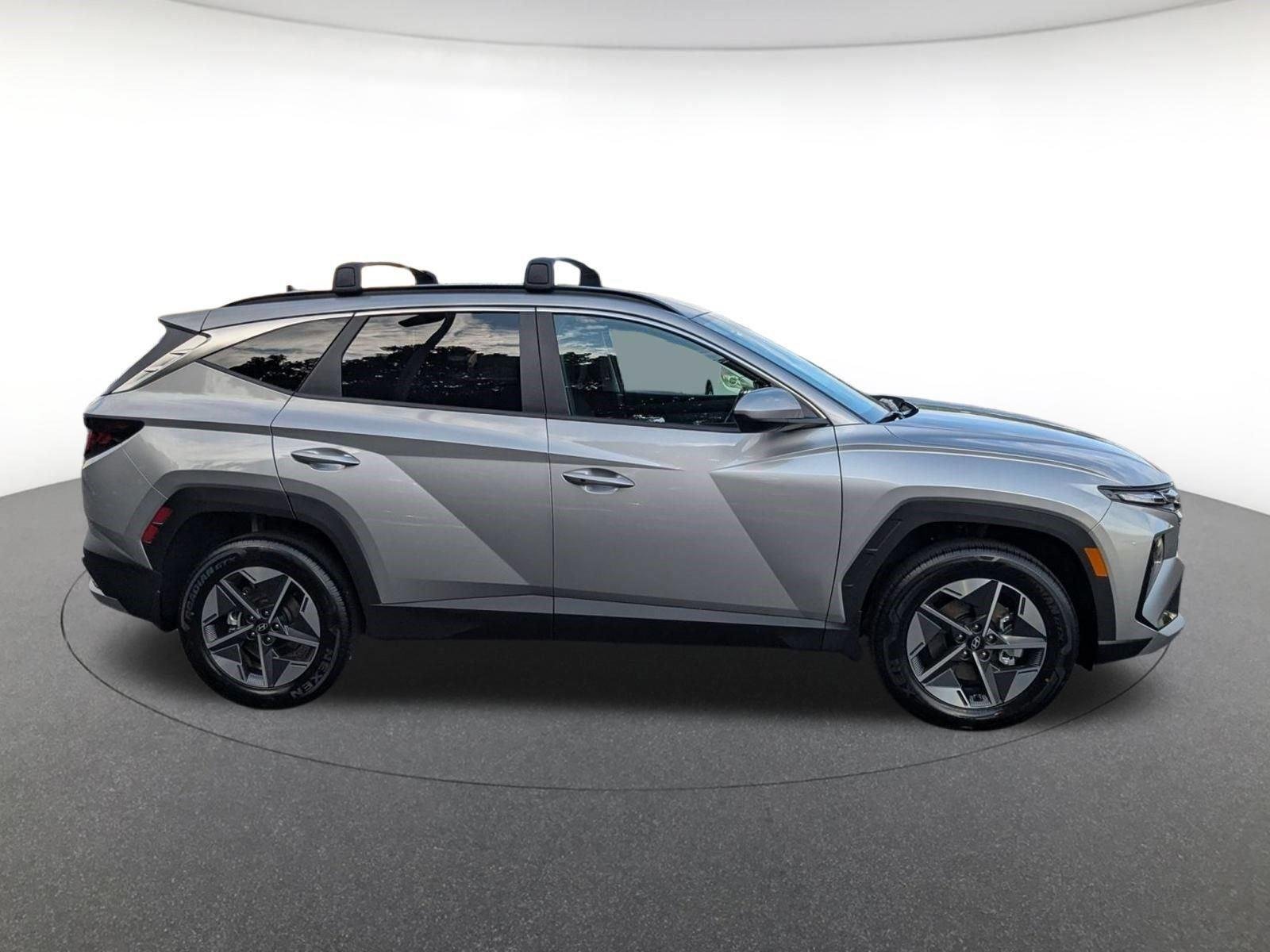 New 2026 Shimmering Silver Hyundai SEL image 3