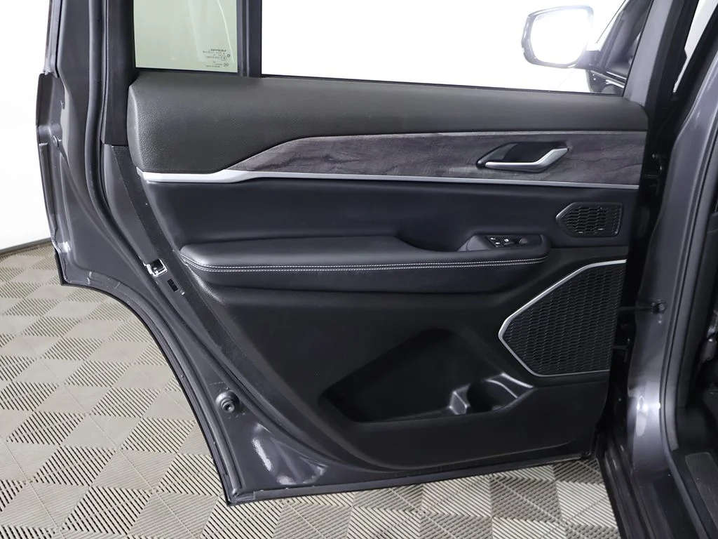 Used 2022 Gray Jeep Limited image 30