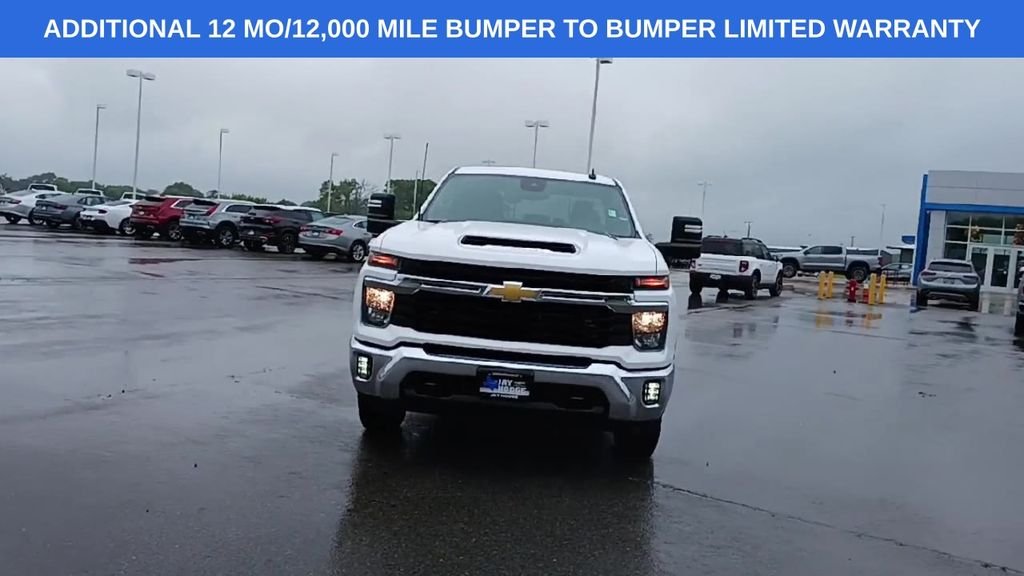Used 2025 White Chevrolet LT image 3
