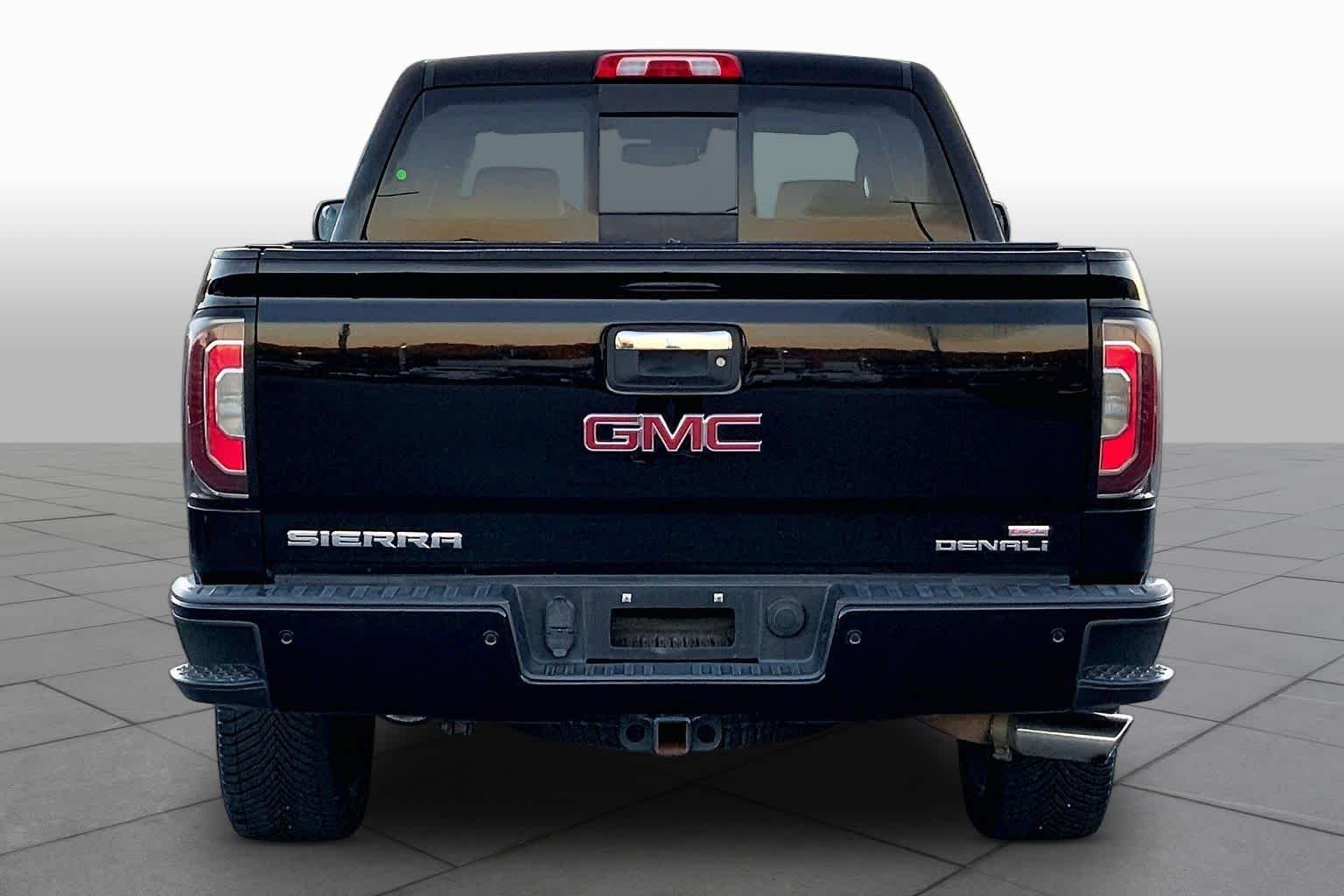 Used 2018 Onyx Black GMC Denali image 4