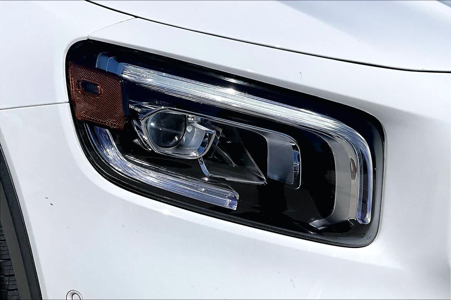 Used 2023 Polar White Mercedes-Benz GLB 250 image 26