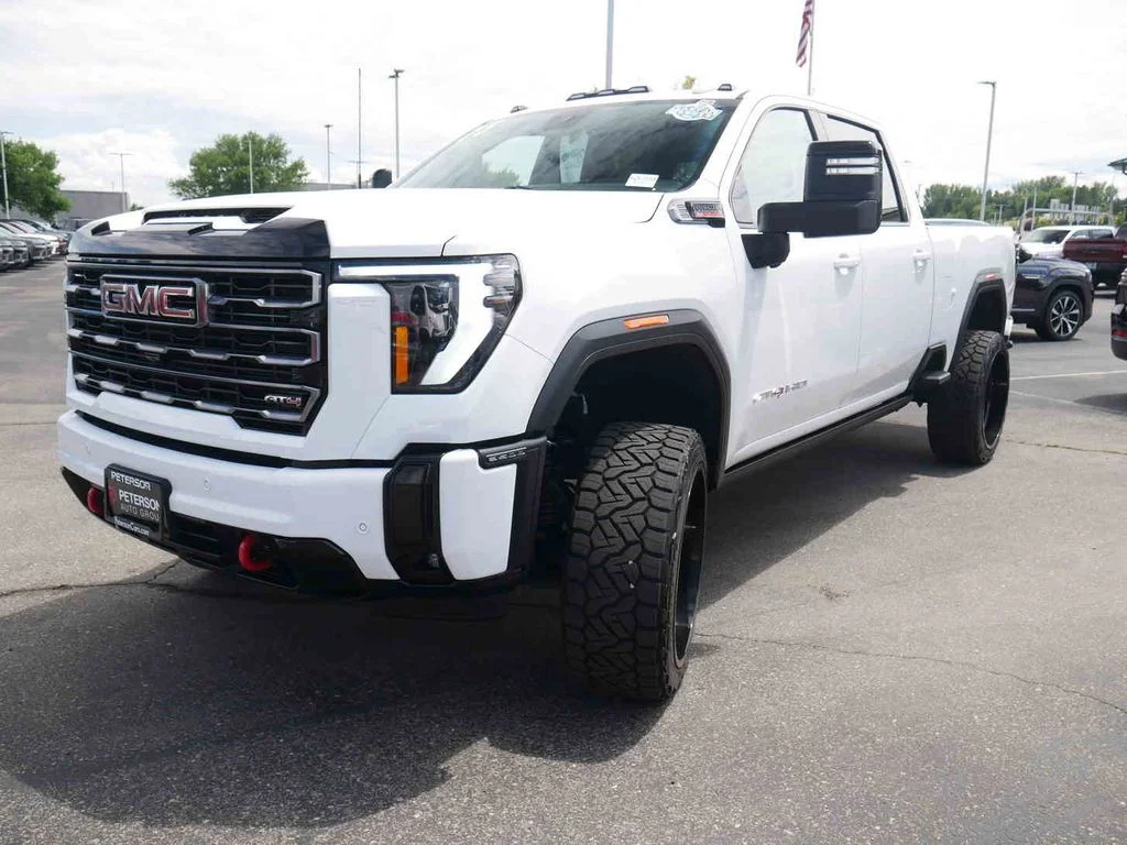 Used 2025 White GMC AT4 image 4