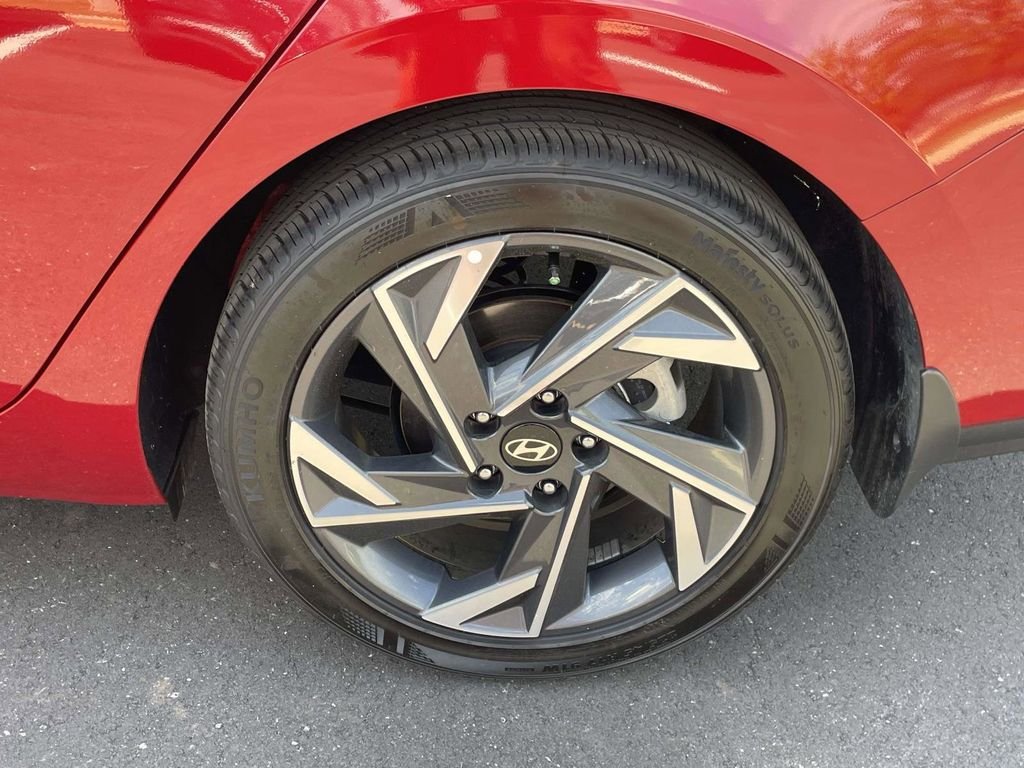 Used 2025 Red Hyundai SEL Sport image 23