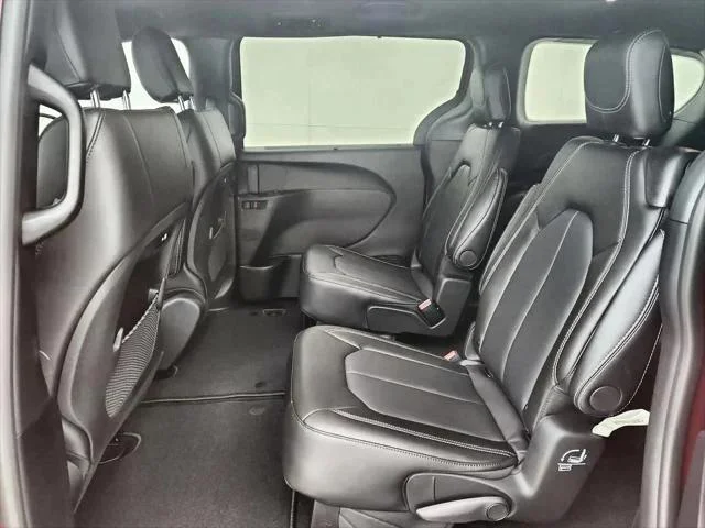 2026 Chrysler Pacifica Select - Photo 30