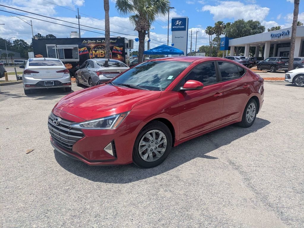 Used 2020 Red Hyundai SE image 7
