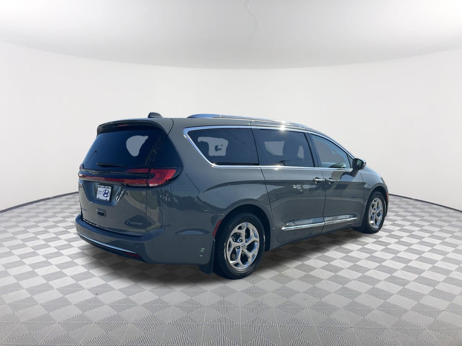Used 2021 Ceramic Gray Clearcoat Chrysler Hybrid Limited image 5