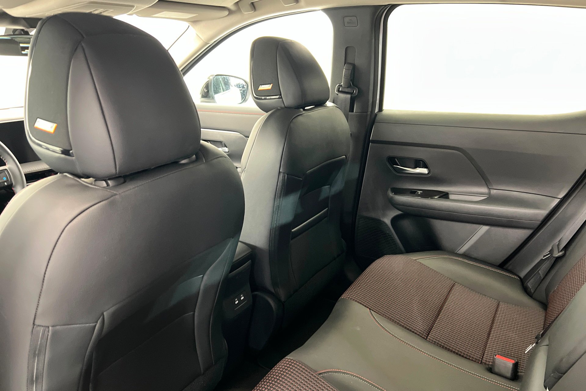 New 2026 Aspen White TriCoat / Super Black Two-tone Nissan SR image 20