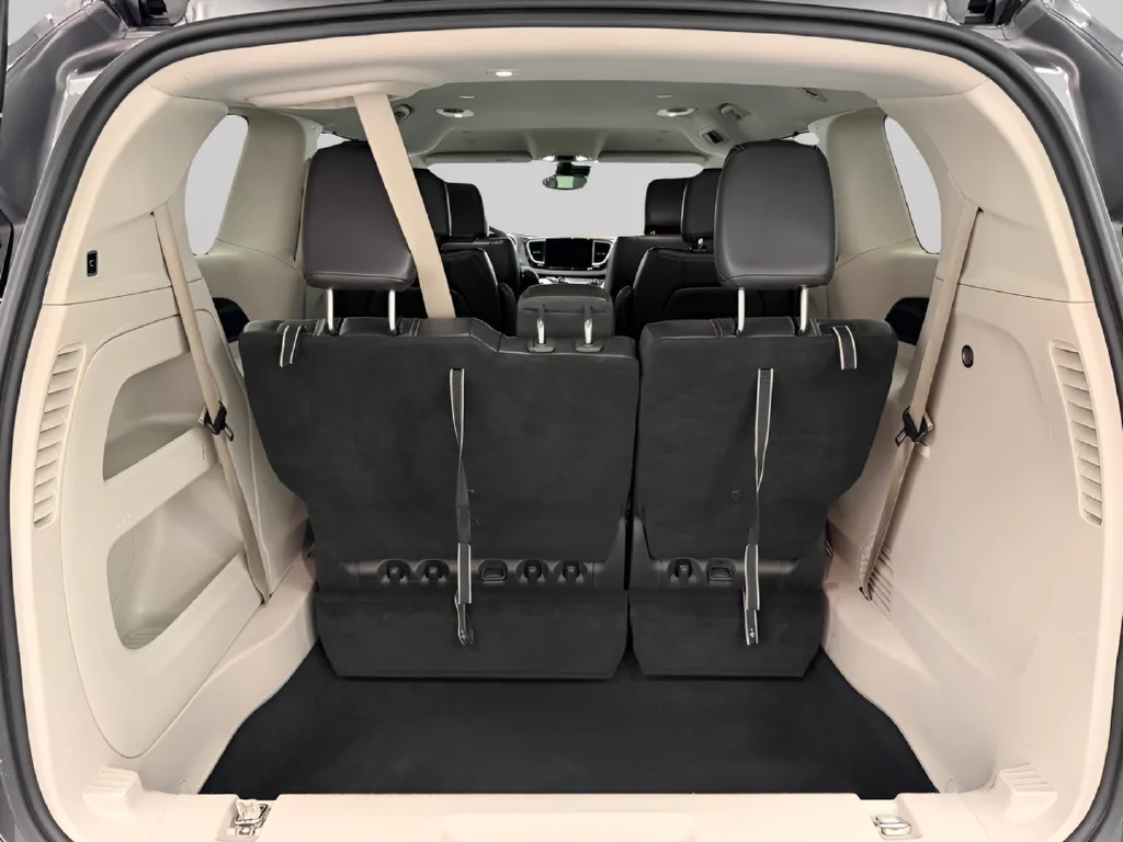 Used 2022 Gray Chrysler Touring L image 23