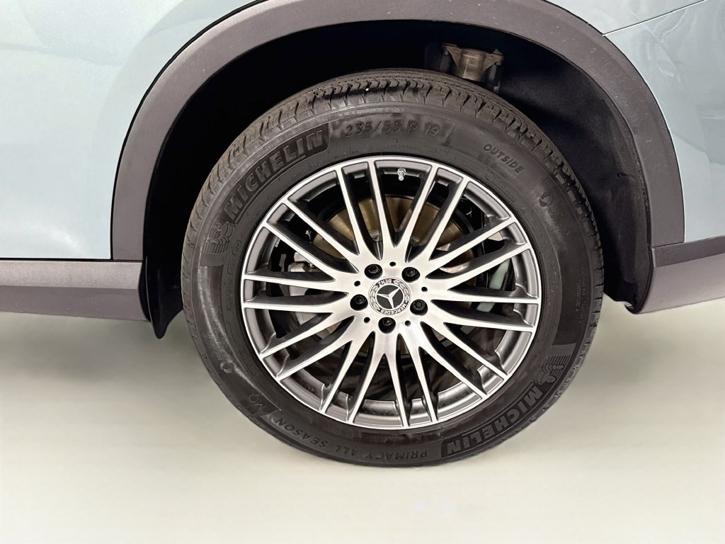 Certified Used 2026 Verde Silver Metallic Mercedes-Benz GLC 300 image 32