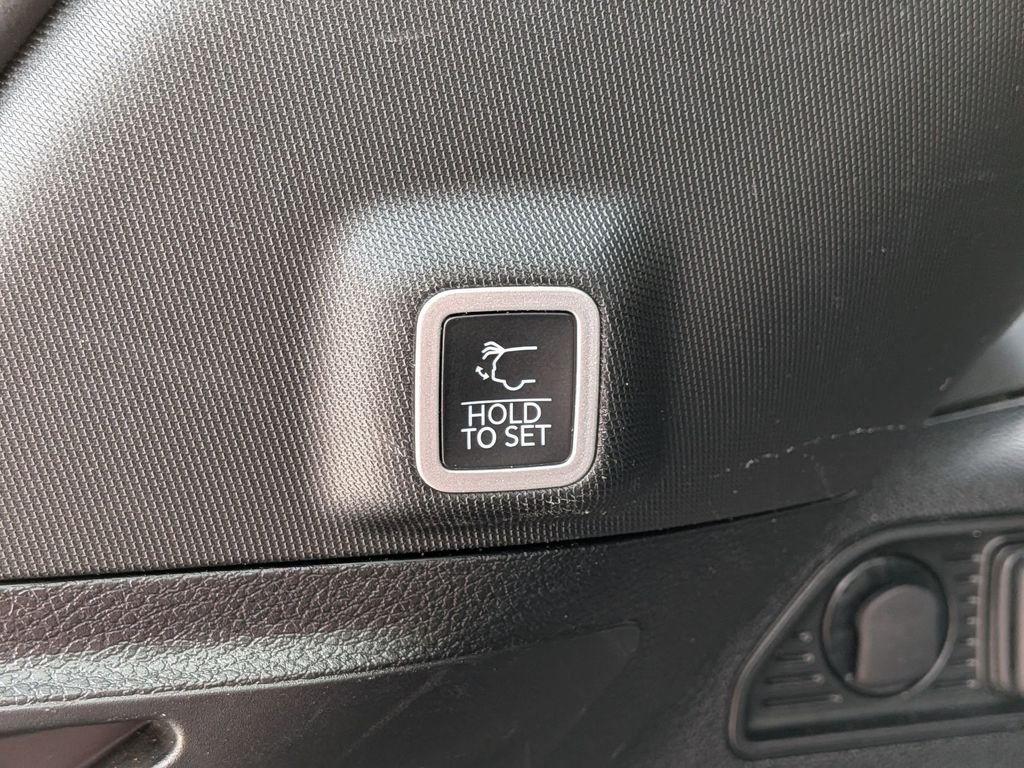 Used 2023 Black Jeep Altitude X image 7