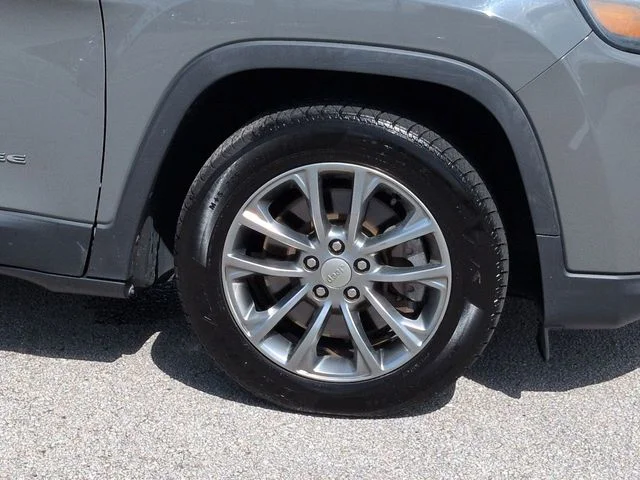 Certified Used 2020 Sting Gray Clearcoat Jeep Latitude Plus image 11