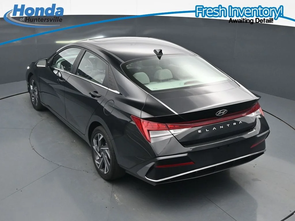 Used 2025 Abyss Black Hyundai SEL Convenience image 22