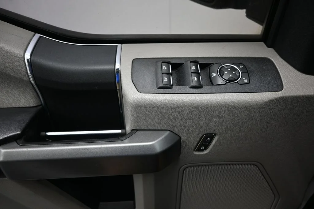 Used 2019 Oxford White Ford XLT image 25