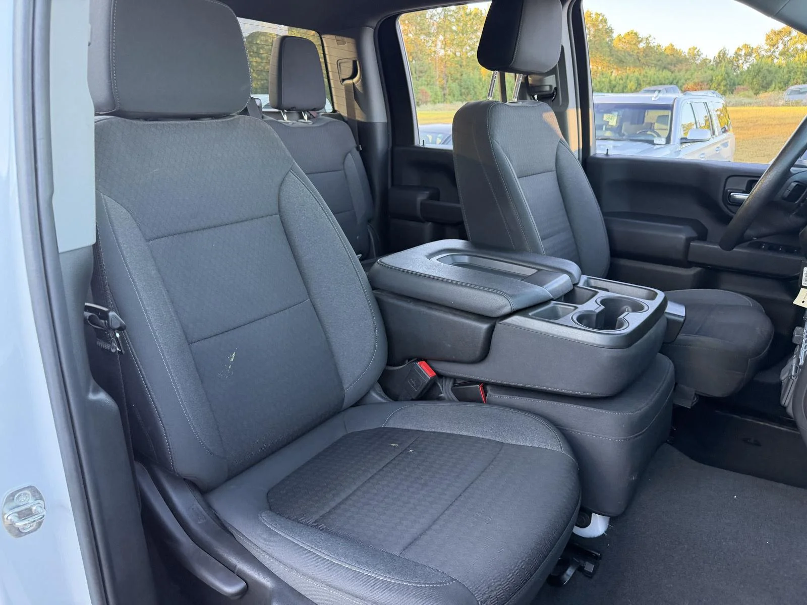 Used 2023 white Chevrolet Custom image 22