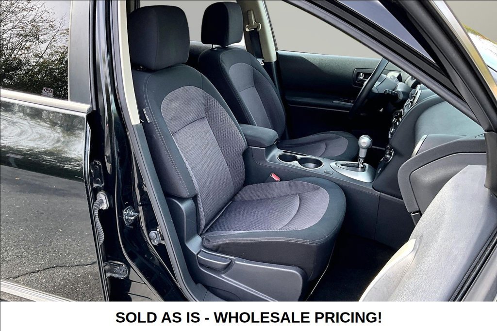 Used 2013 Black Nissan SV image 33