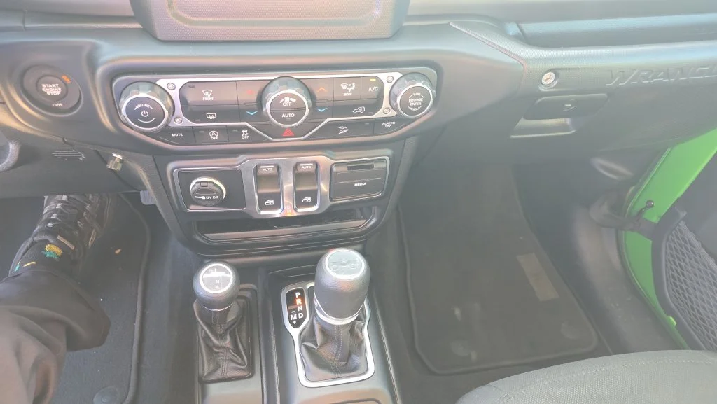 Used 2019 Green Jeep Sport S image 21