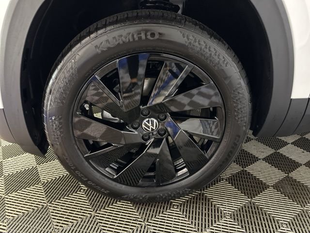 2026 Volkswagen Atlas SE w/Tech - Photo 10