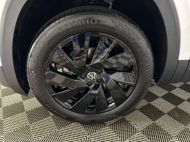 2026 Volkswagen Atlas SE w/Tech - Photo 10
